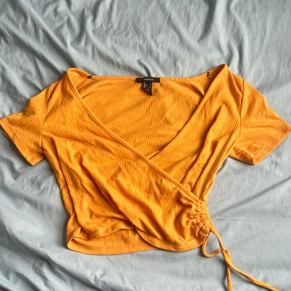 Low v-neck crop top